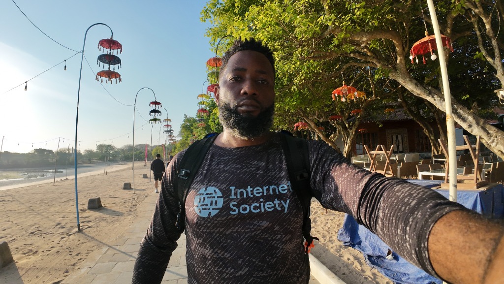 Mutegeki Cliff Agaba on his daily Internet Run wearing an Internet Society running shirt